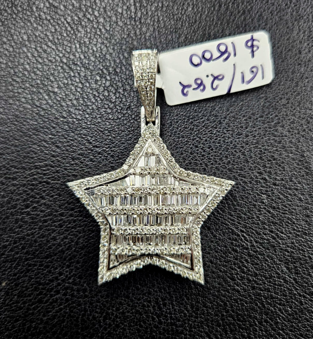 1.75-Inch 10K White Gold Star Pendant with Baguette & Round Diamonds