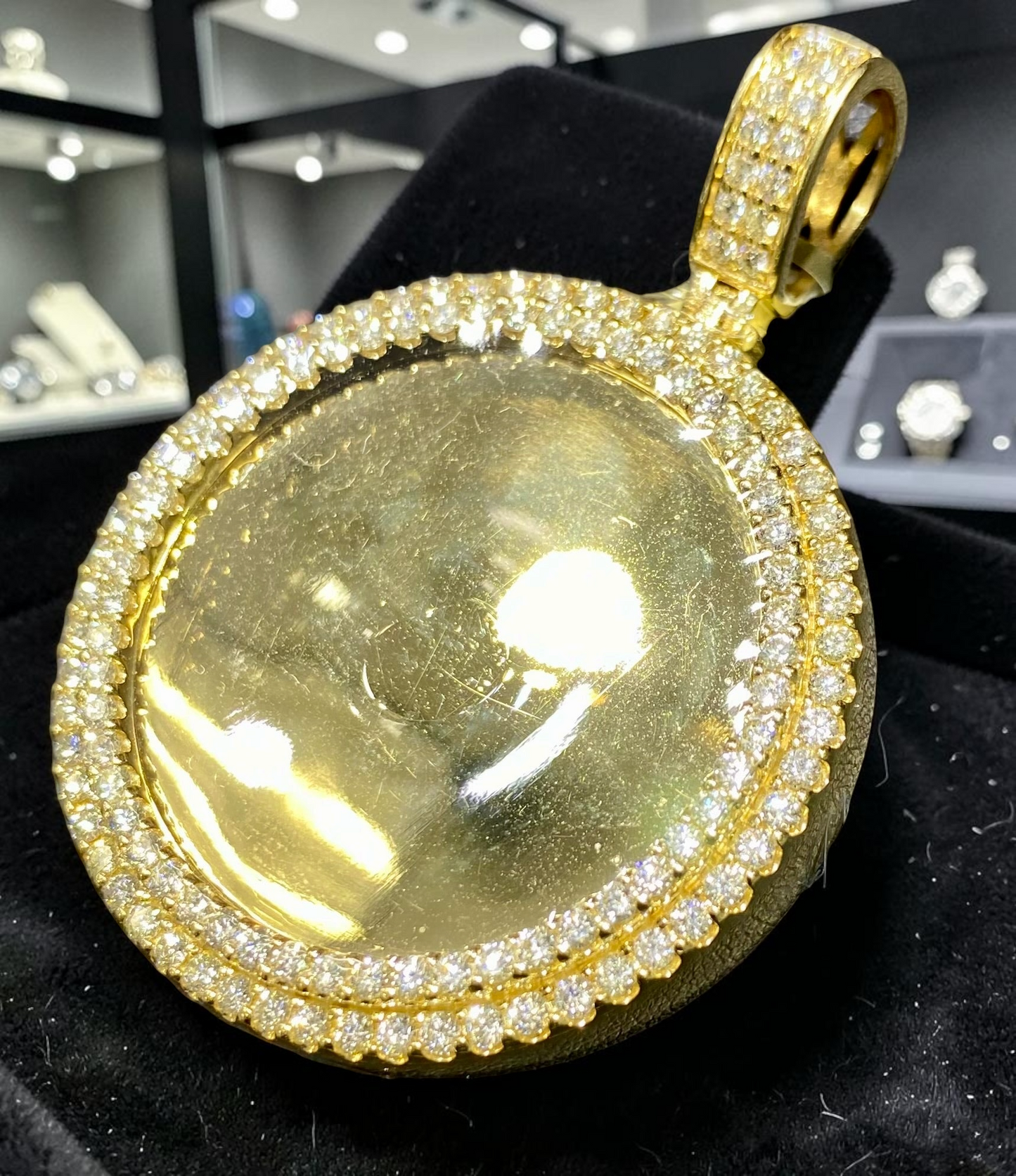 10K Yellow Gold 3.65 Carats Natural Diamond Bezel Memory Coin Pendant ā Large Round Statement Medallion