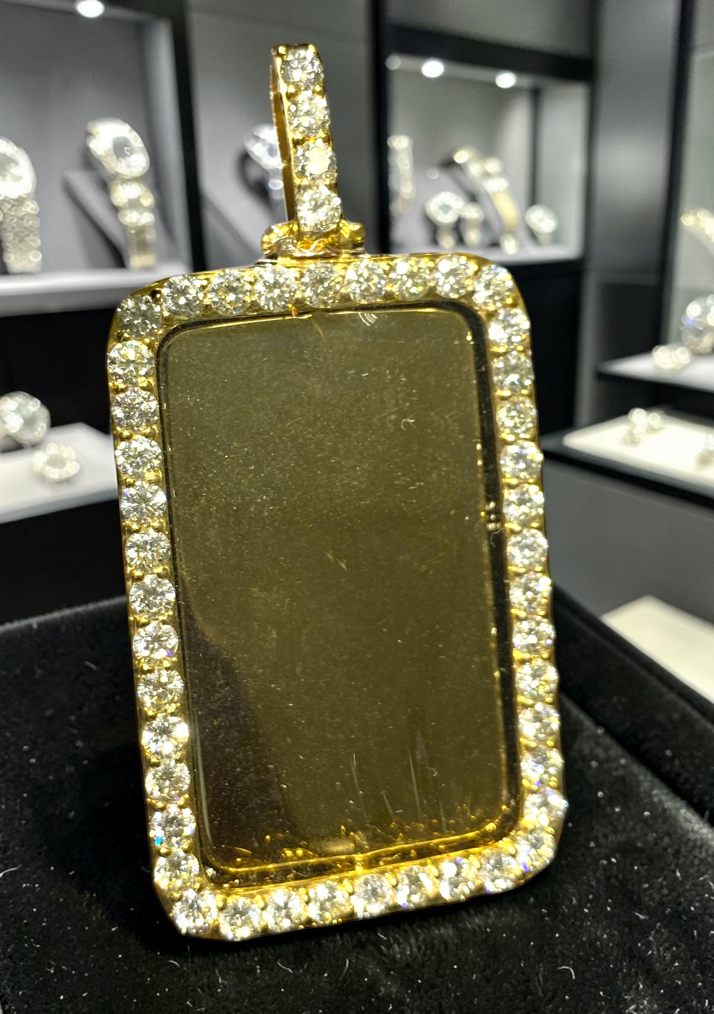 10K Yellow Gold Flip Memory Pendant – 6.20 CT VS Diamond Frame