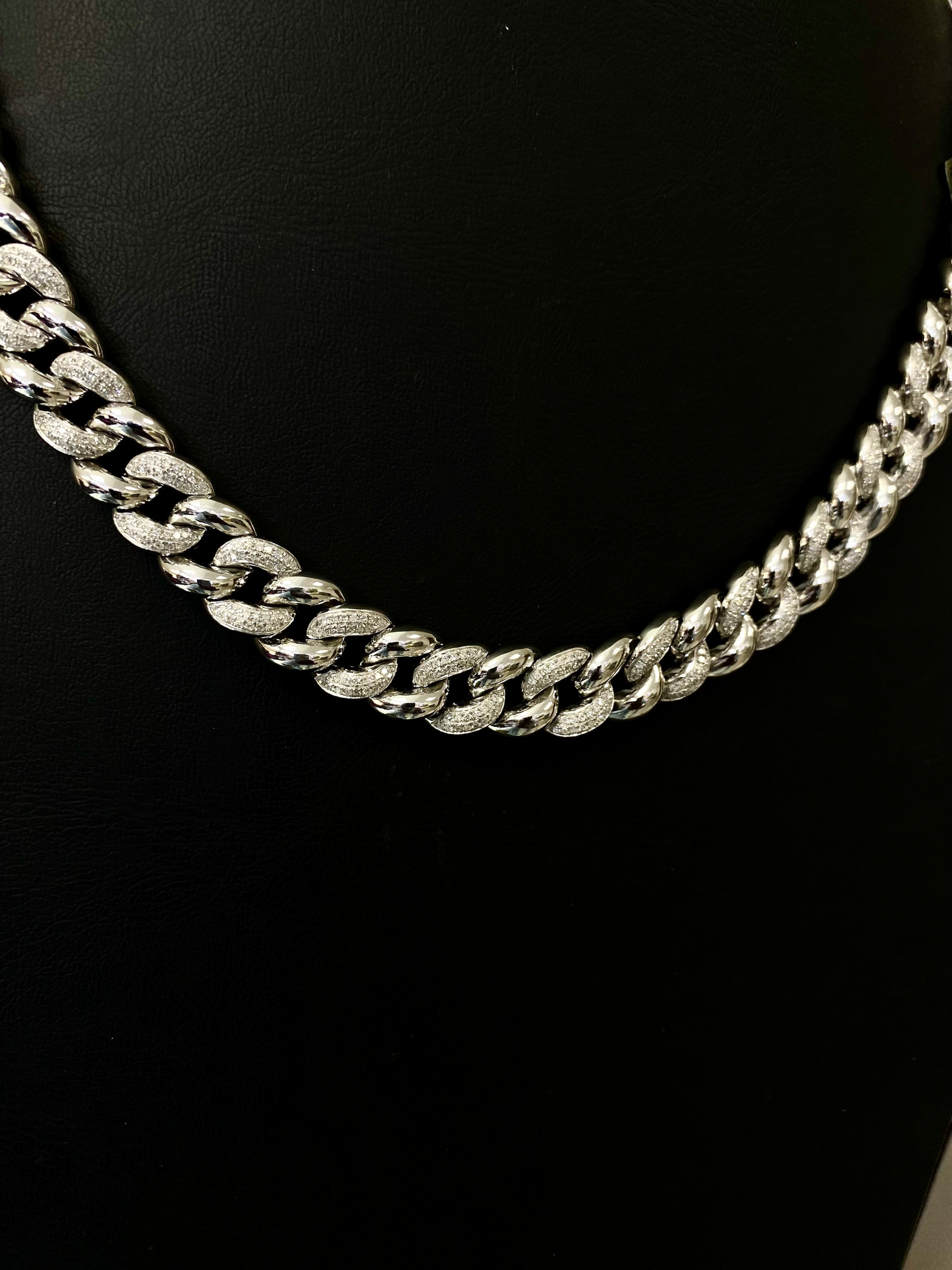 10K White Gold Diamond Cuban Link Chain – 22 Inch – 123.60 Grams