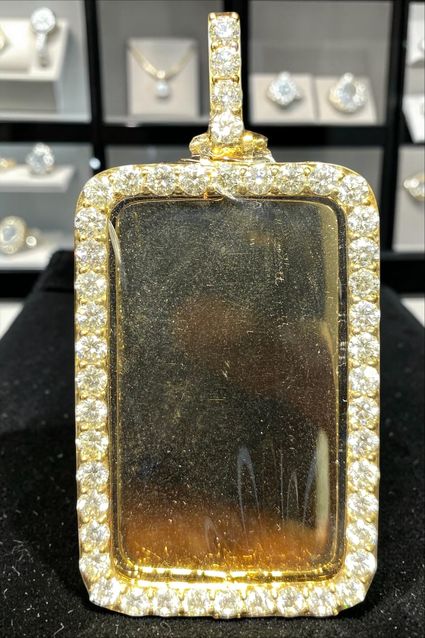 10K Yellow Gold Flip Memory Pendant – 6.20 CT VS Diamond Frame
