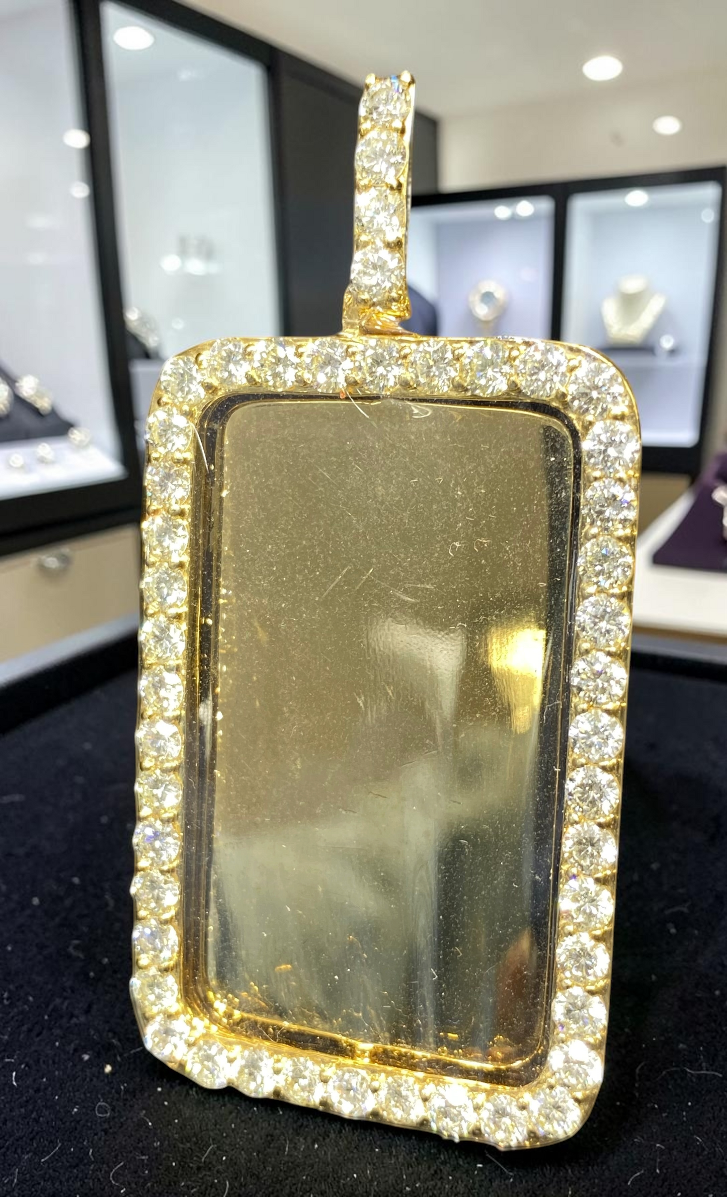 10K Yellow Gold Flip Memory Pendant – 6.20 CT VS Diamond Frame